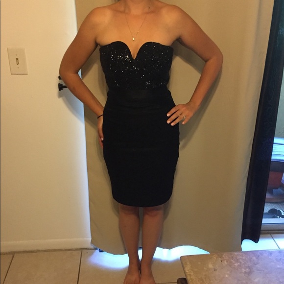 Black dress - Picture 1 of 3